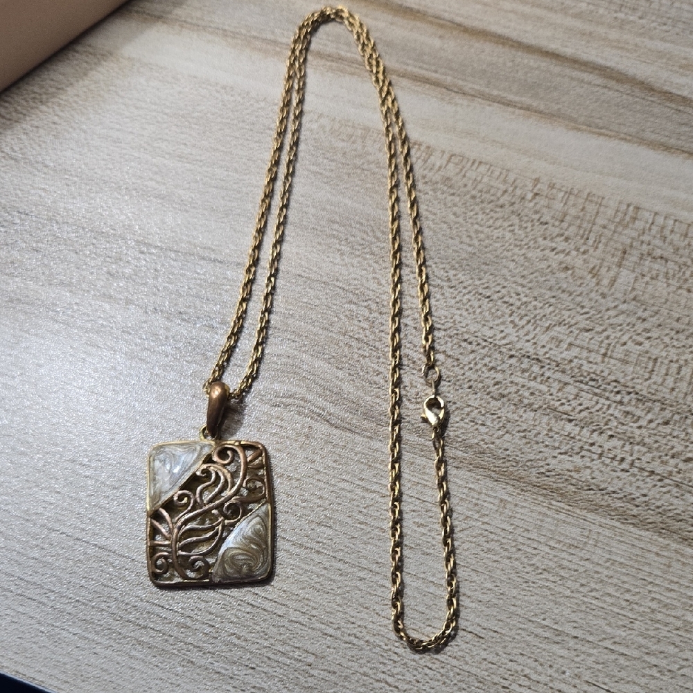 Vintage Kenneth Cole KC Gold Tone Pendant  W Swirl Grey Enamel Necklace 💫